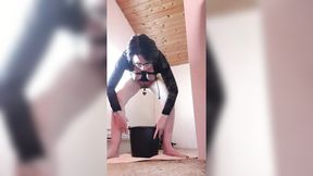 Milf Julie squirts on bucket