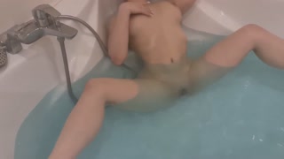 KittyCaitlin take shower