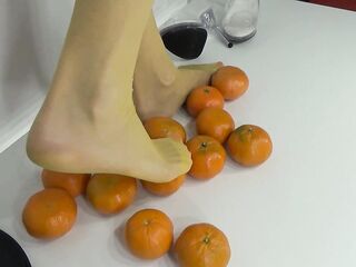I crush tangerines in nylon nylons