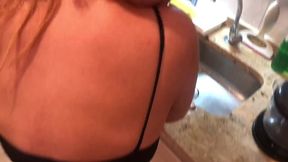 novinho ver sua tia gostosa do bundao lavando a louca