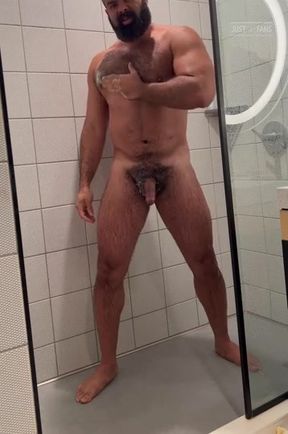 Oscar Bear shower time