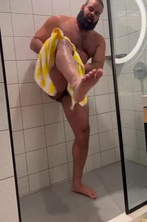 Oscar Bear shower time