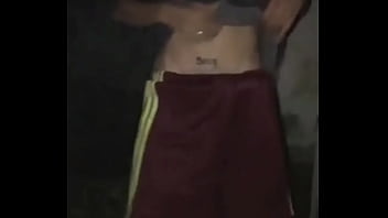 Novinho de 22cm encheu minha cara de leite depois da mamada
