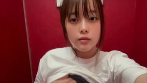 彼氏いるけど色んなおちんちん舐めて味どんなのか知りたいから浮気したいです。ファミレスのト◯レでオナしました。