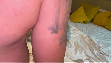 A novinha Gabi Moffer gemendo sem d&oacute_ com comedor que seu namorado corno arrumou pra ela Parte 3