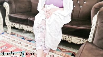 همسایه سکسی و حشریمون اومد خونه گفت من کسی رو ندارم میخوام کیرتو ببینم و...سکس طولانی(مکالمه فارسی)