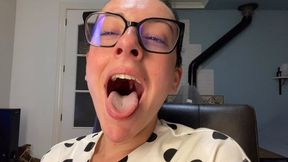 Raw and intimate girlfriend night yawning