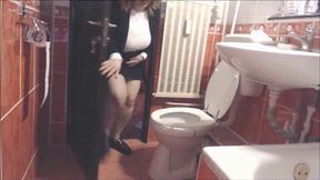 Will Tamara lose the promotion or even get fired because she has to take a big dump after another?!