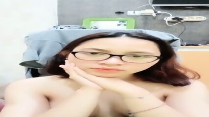 Cewek Berkacamata Dalle VC Sama Cowok