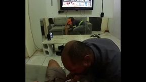 Depois do umas cervejas meu colega de trabalho me deixou chupar ele