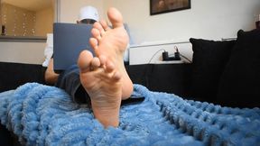 SEXY ALPHA MALE SOLES IGNORING YOU AND WORKING