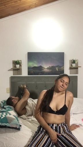 I masturbate the pussy in front of my husband inciting him to fuck.