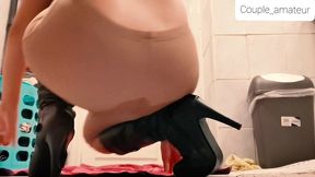 un gros pipi dans mon legging en bottes face a toi je fais un gros gros ...