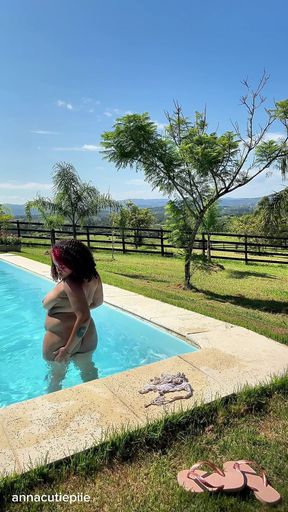 Chubby Ebony Poolside Pussy Play