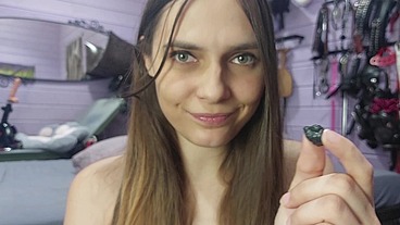 Black bubble gum loud chewing (asmr)