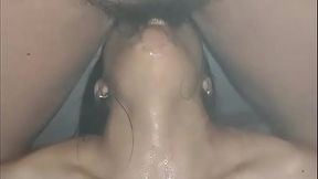 Perra le encanta sentirlo en em fondo de su garganta