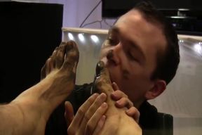 ESCORT MUD OR FEET ..?