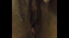 Suite du plaisir avec mes doigts sur mon clito