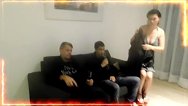 ESPOSA INFIEL , SE COJE AL PLOMERO , AL CUÑADO, AL MARIDO Y PROPONE INTERCAMBIO DE PAREJA COMPLETO