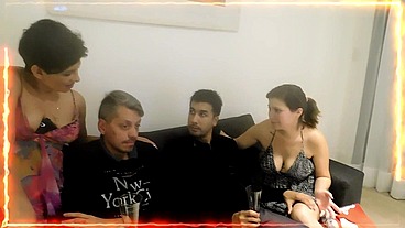 ESPOSA INFIEL , SE COJE AL PLOMERO , AL CUÑADO, AL MARIDO Y PROPONE INTERCAMBIO DE PAREJA COMPLETO