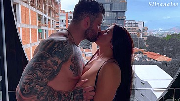 Milf colombiana es follada por primera vez por brasileño con gigante verga
