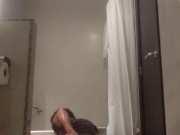 GROS CUL OUVERT SOLO DANS MA SALLE DE BAIN