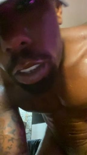 BIG BLACK MUSCLE GOD AND KING STROKES HIS BIG BLACK COCK