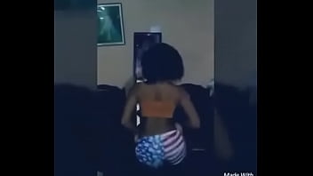 Cecilia moviendo el culo 4