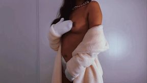 ? Toujours toute nu sous ma fourrure ? Always naked under my fur