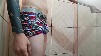 Caiu na Net hetero dotado se depilando