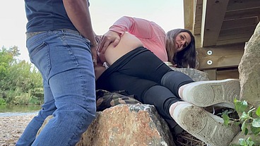 sexo bajo un rio en via publica con gente pasando