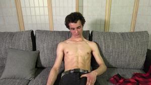 EastBoys.com: Very cute Alan Caine on web-cam