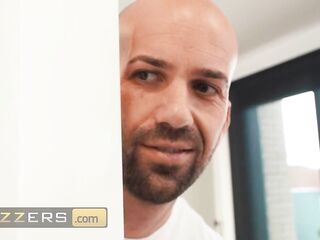 BRAZZERS - Scarlett Jones Changes Her Schedule From Going To The Party To Getting Banged With Her Roommate