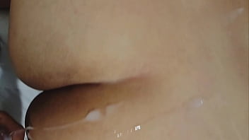 Gorda me da el culo enojada y le tiro la leche encima