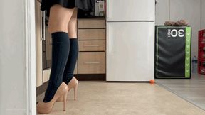 HOUSEWIFE JESS COOKING IN VERY HIGH HEELS - MP4 HD