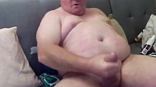 Giant-Schlong Parent Grizzly Blows a load on Cam