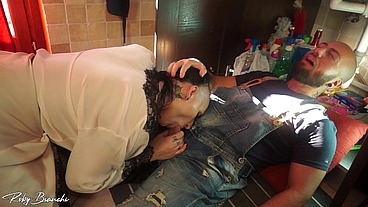Big slut pays the plumber with her ass