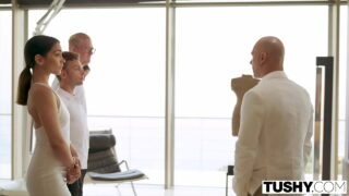 Geile Schlampe lutscht Schwanz nach brutalem Analverkehr