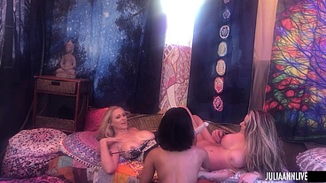 Busty Julia Ann, Kayla Paige and Jenna Foxx Indulge in Steamy 3some!