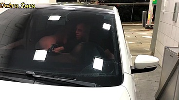 Fui trocar óleo do carro e acabei pagando com a buceta. Fazer o que? Toda Hora Sem Parar