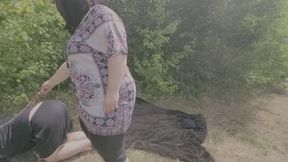 Spaziergang mit frischem NS: Öffentliche Demütigung und Vergnügen