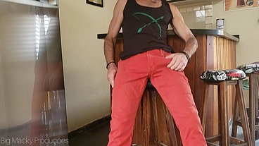 Pauzudo maduro se masturba e da leitada