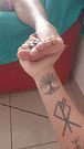 Fazendo carinho nos pés do meu pai