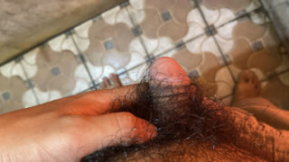 Masturbation, doigté, éjaculation buccale, noir, branlette, facial, webcam, grosse bite noire, salle de bain &#8211; Film POV en gros plan d&#39;une prostituée gay amateur vierge se masturbant