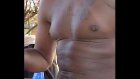 Fui foder no mato e virou suruba