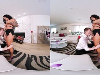 Celebrating Valentines with Big Dick Ts Latin chick Eva Maxim