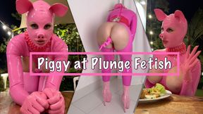 Latex Piggy at Plunge Fetish 2024