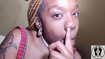 FETISH EBONY BUG NOSE PICKING NOSTRILS SNOTS LICK THEM