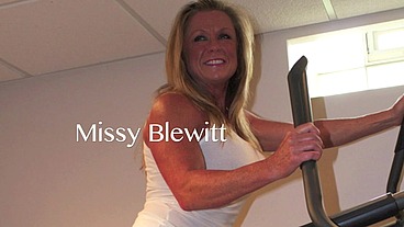Hot MILF Pays Her Debt