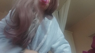 's is tired of sucking only the pacifier